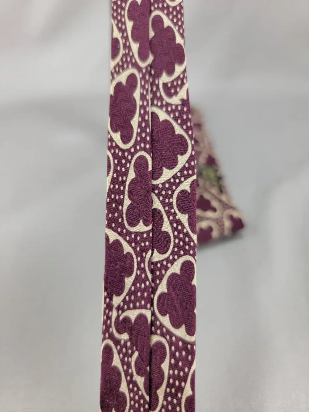 Giorgio Armani Cravatte Silk Necktie Tie Mens Maroon Beige Geometric Medallion